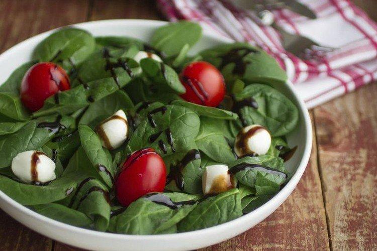 Salade d'épinards et mozzarella
