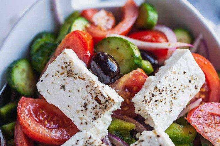 Salade grecque au fromage feta