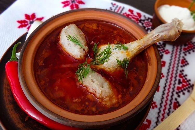 Bortsch ukrainien avec boulettes