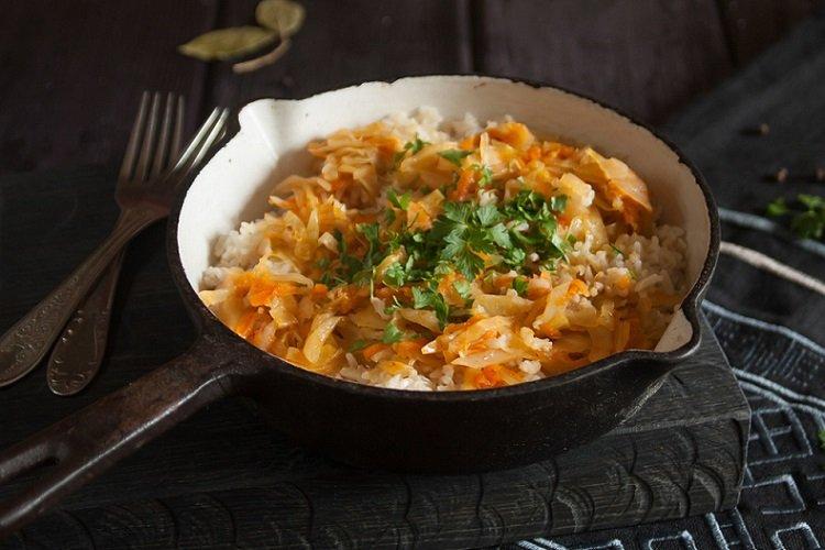 Chou mijoté avec du riz