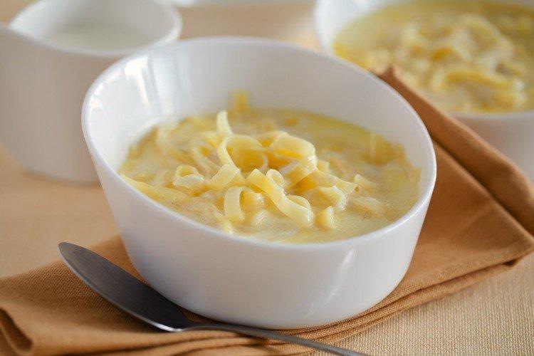 Soupe au lait avec du fromage