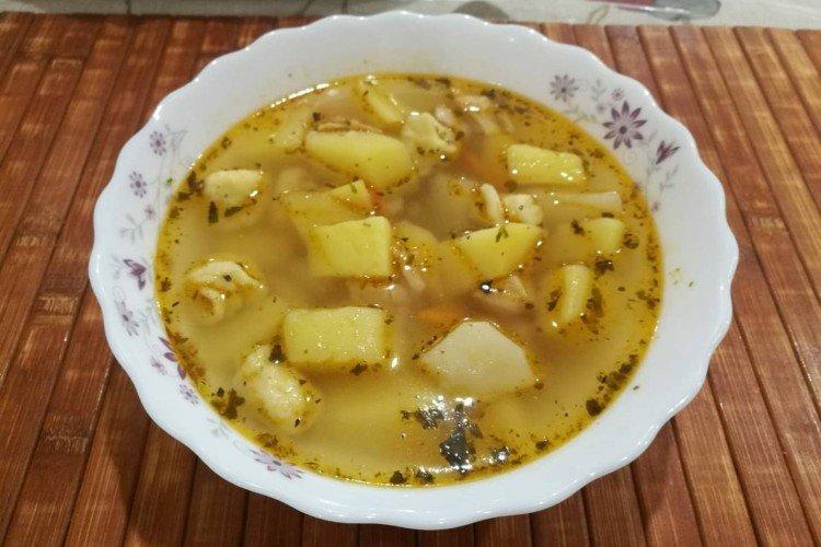 Soupe aux côtes de porc et boulettes