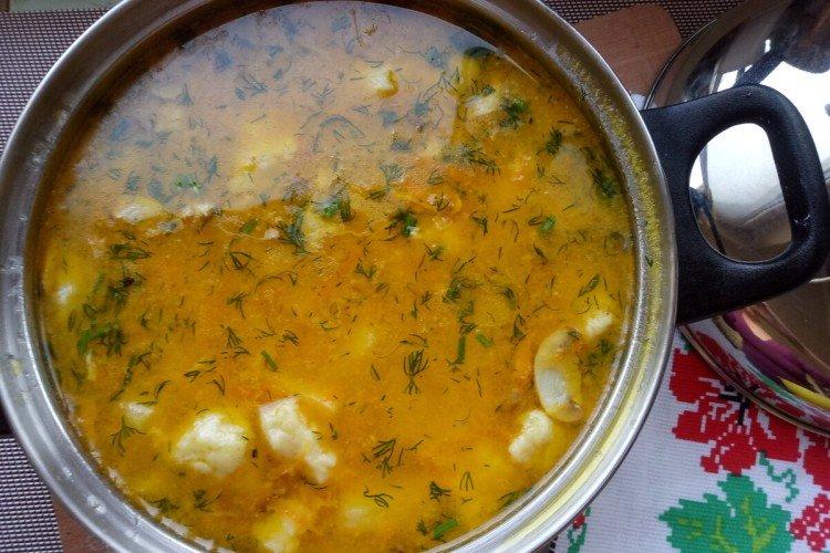 Soupe aux champignons avec boulettes