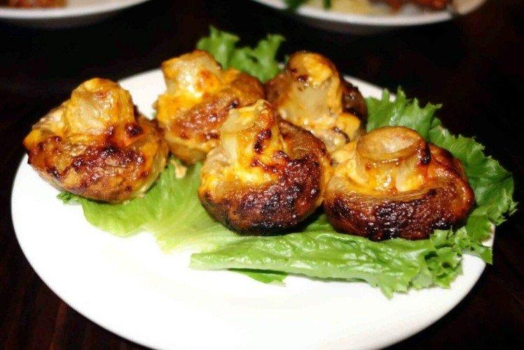 Champignons en mayonnaise sur le grill