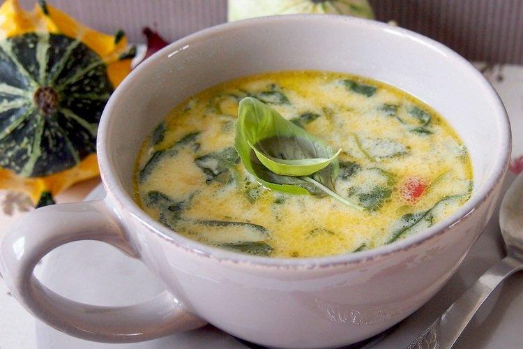Soupe aux épinards et à la crème
