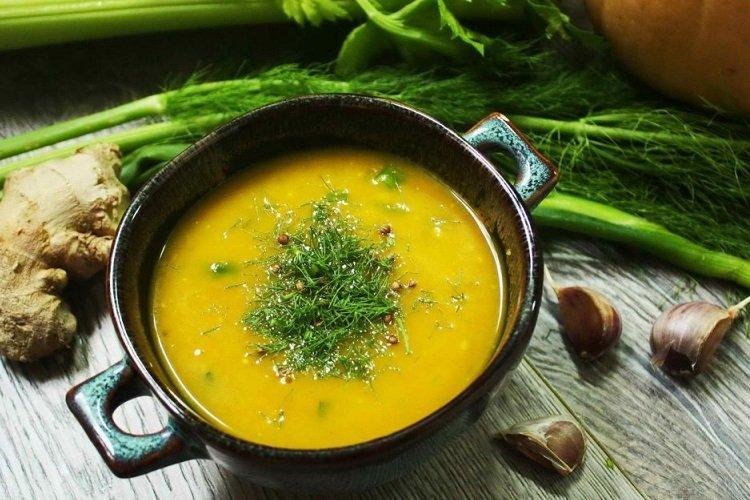 Soupe végétarienne aux pois