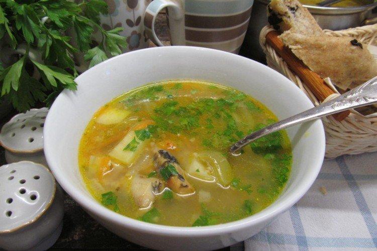 Soupe de pommes de terre au poisson en conserve