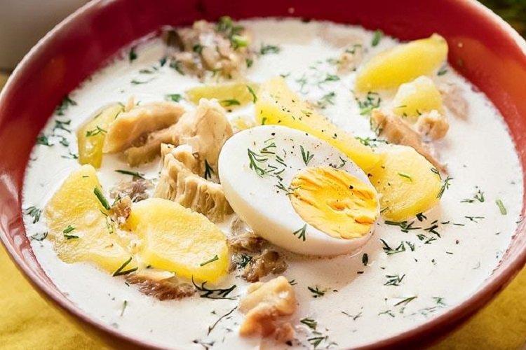 Soupe au poulet fumé et aux œufs