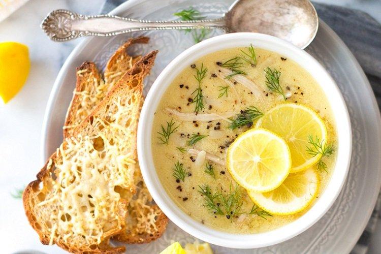 Soupe aux œufs à la grecque