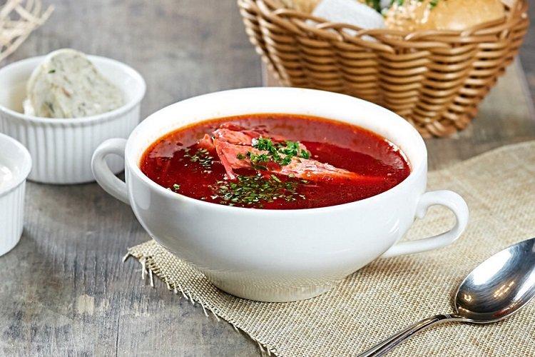 Bortsch à l'ail et au poulet