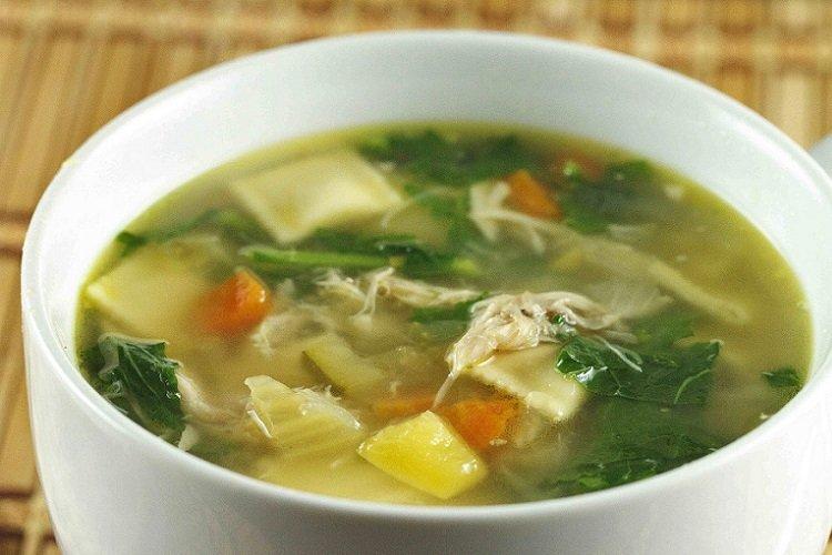 Soupe de poulet aux épinards