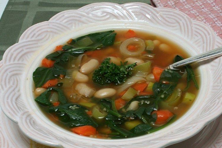 Soupe de haricots aux épinards