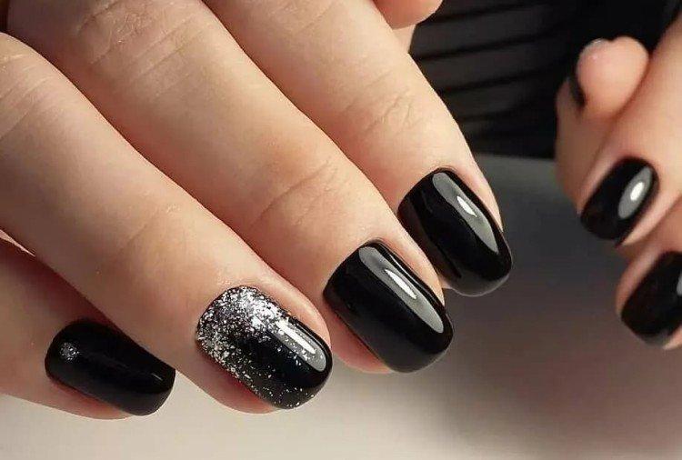 Manucure d'été sombre 2021