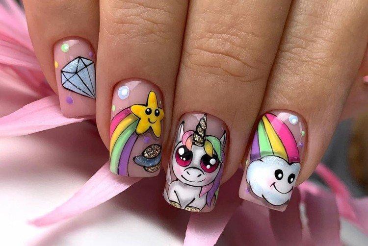 Manucure avec des dessins amusants