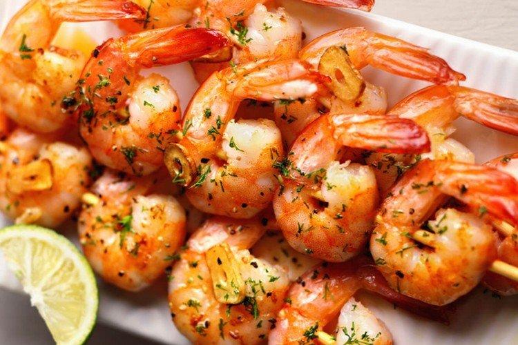 Crevettes au jus de grenade sur le grill