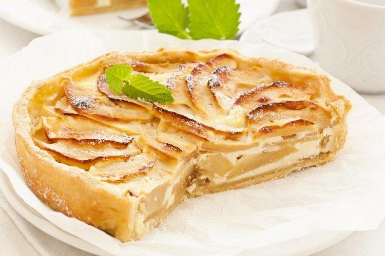 Casserole de fromage cottage avec semoule et pommes Casserole de fromage cottage avec semoule et pommes