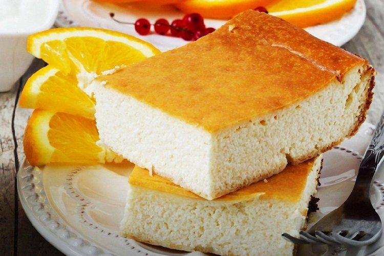 Casserole avec fromage cottage, semoule et oranges Casserole avec fromage cottage, semoule et oranges