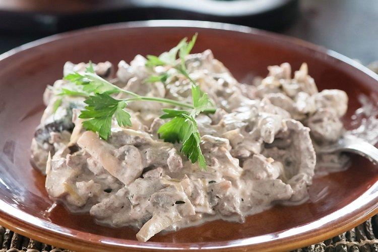 Boeuf stroganoff dans une mijoteuse