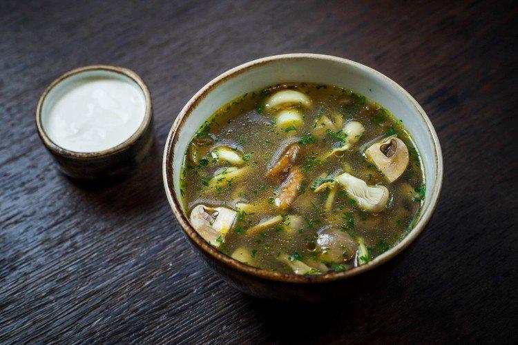 Soupe de champignons aux herbes