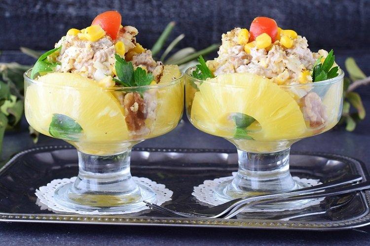 Salade d'ananas, noix et jambon