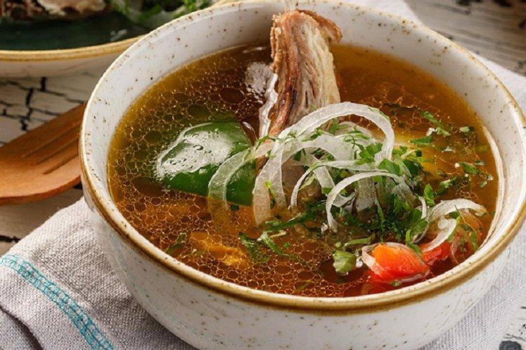 Shurpa à l'agneau à la tatare