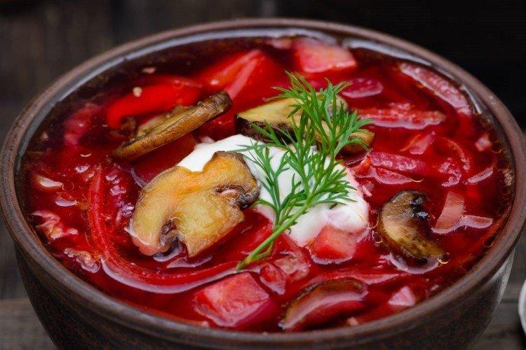 Bortsch froid aux champignons et pomme