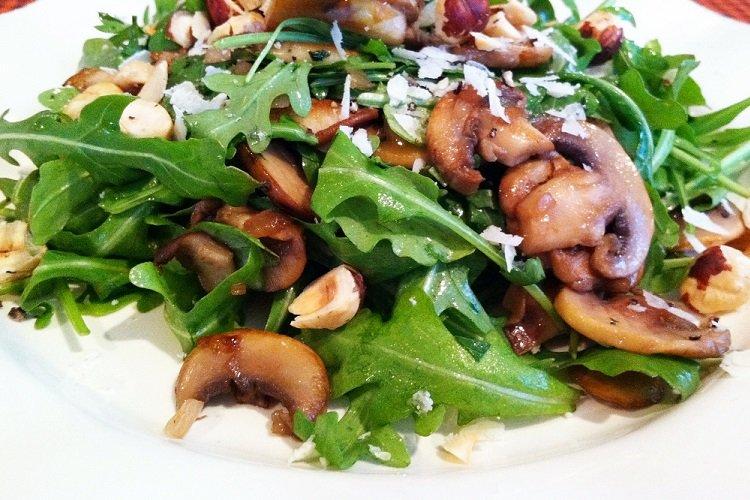 Salade de roquette aux champignons frits