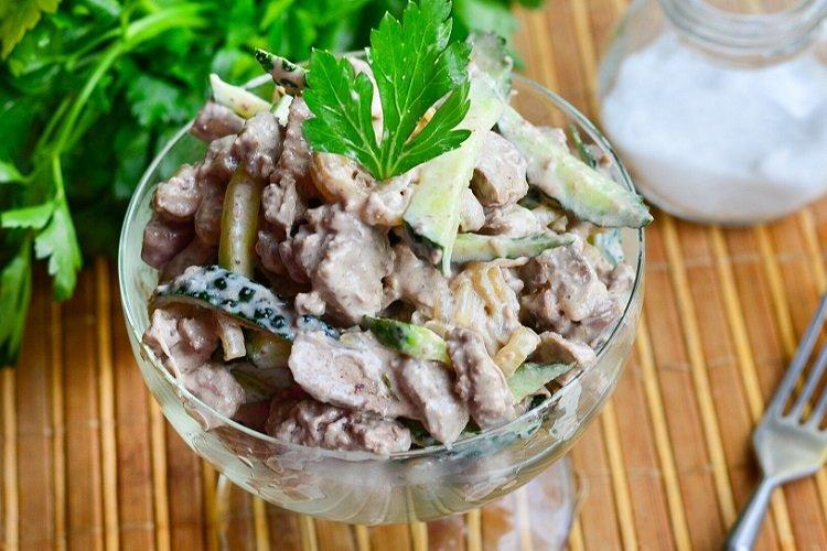 Salade de foie de volaille et champignons frits