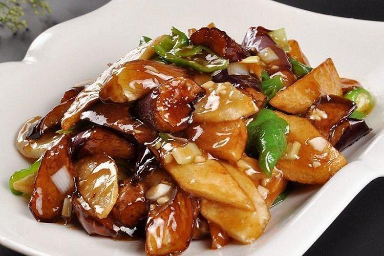 Pommes de terre sautées aux légumes à la sauce soja