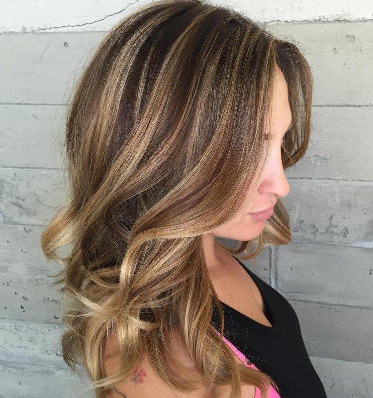 Faits saillants sur les cheveux noirs - photo