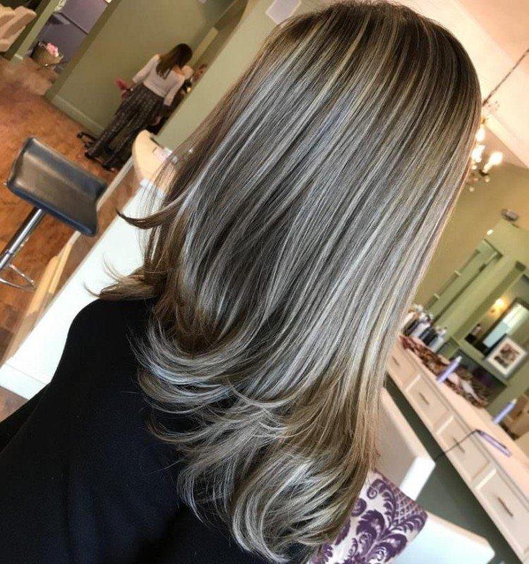 Faits saillants sur les cheveux noirs - photo