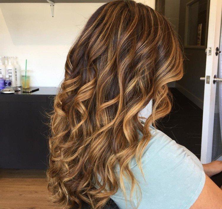 Faits saillants sur les cheveux noirs - photo