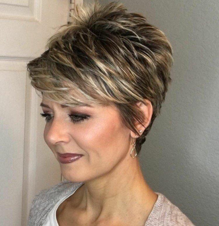 Faits saillants pour les cheveux courts 2021 - photo