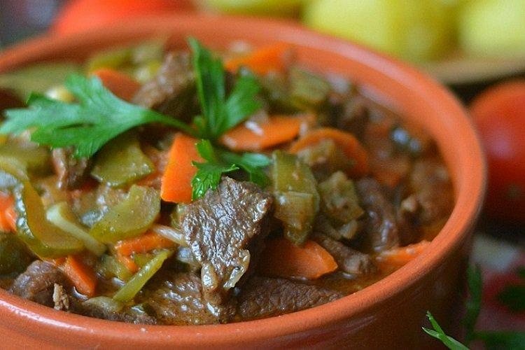 Boeuf Azu dans une mijoteuse