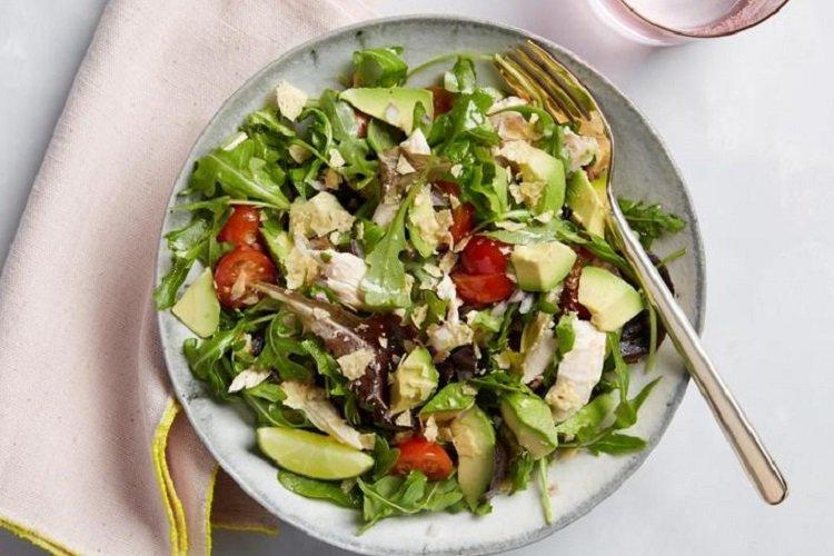 Salade d'avocat et frites