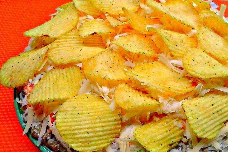 Salade de chips et de sprats