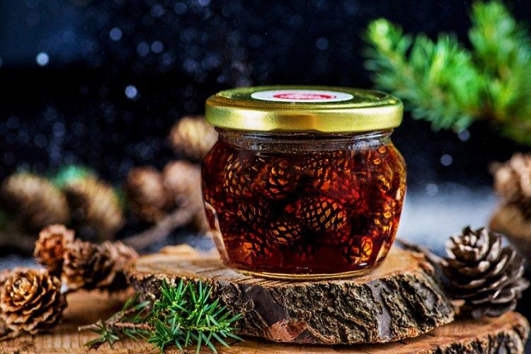 Confiture de pommes de pin au citron