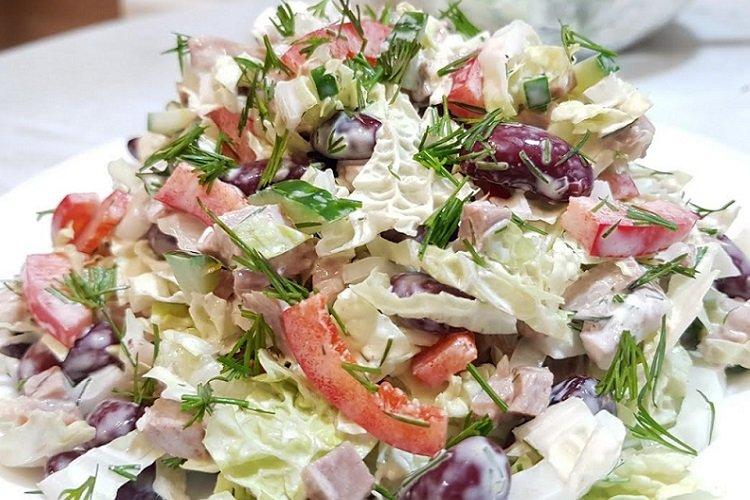 Salade de chou chinois et haricots rouges