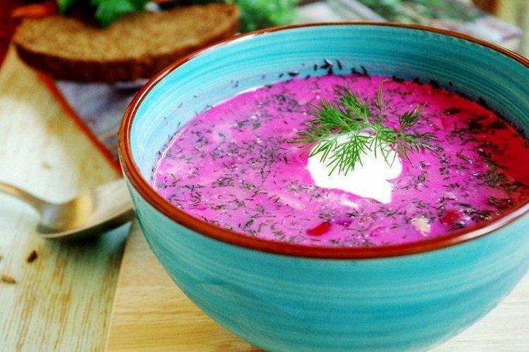 Betteraves froides sur kéfir et eau minérale