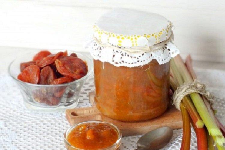 Confiture de rhubarbe aux abricots secs