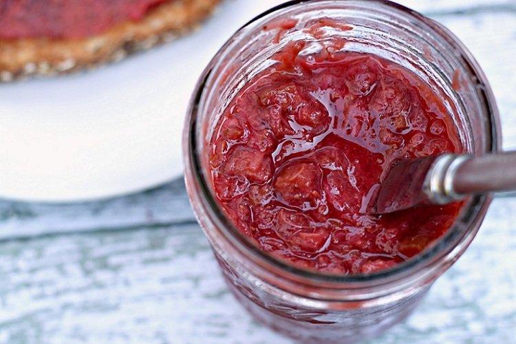 Confiture de rhubarbe et framboise