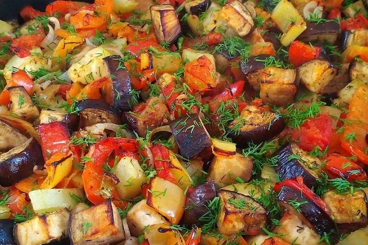 Aubergines aux légumes, cuites dans la manche