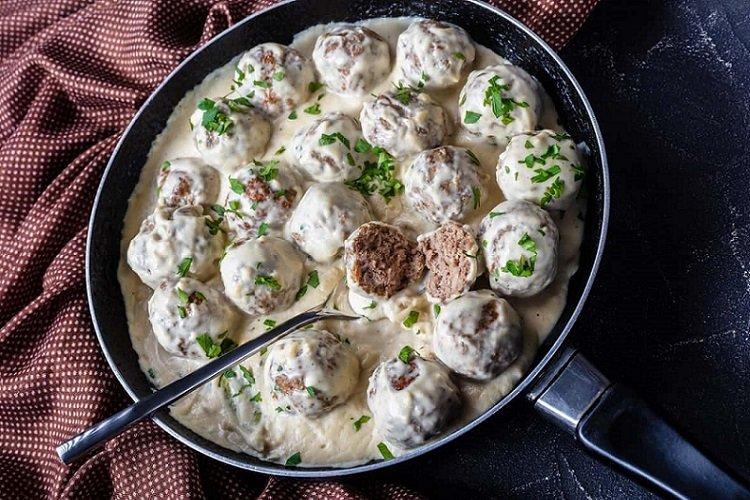 Boulettes de boeuf haché à la crème sure