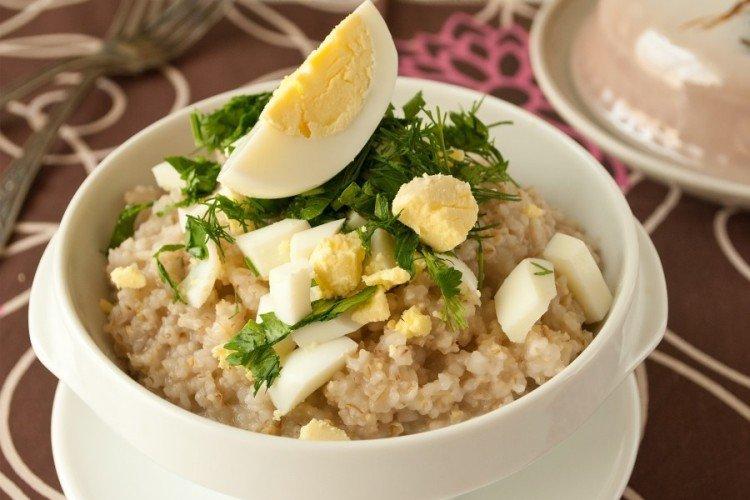 Bouillie d'orge avec oeuf