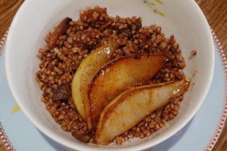 Bouillie de sarrasin à la poire