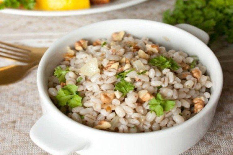 Bouillie d'orge aux noix