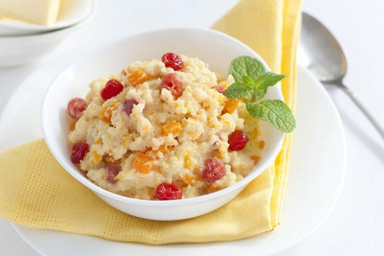 Bouillie de millet à la citrouille et aux cerises séchées