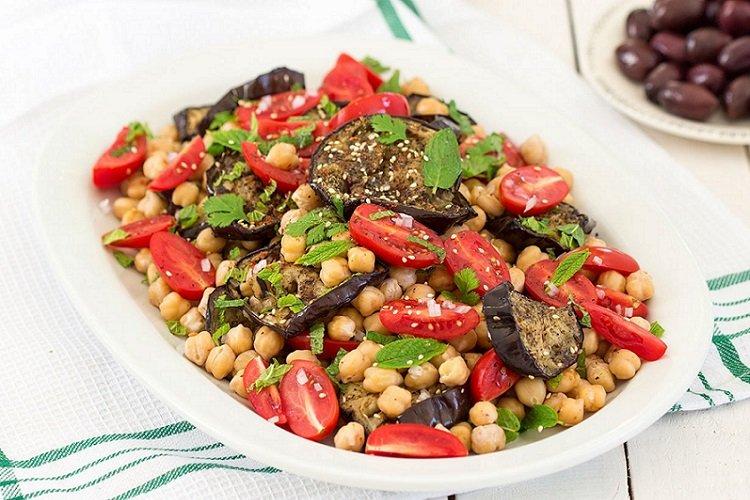 Salade d'aubergines et pois chiches