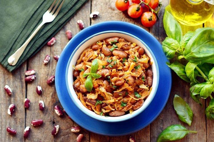 Chou mijoté aux haricots