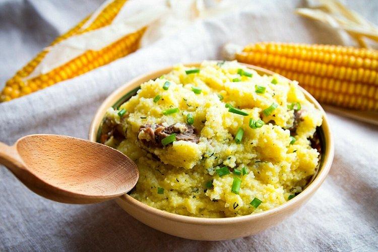 Bouillie de maïs à la dinde